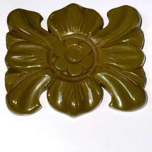 Vintage bakelite Olive Green Floral Brooch 1930's